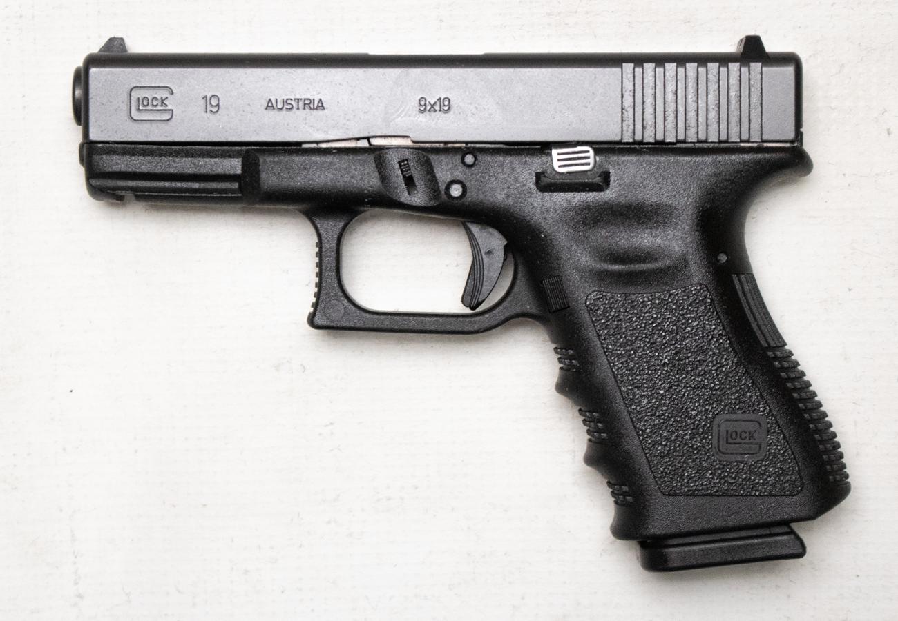 GLOCK 19 Gen3 9mm Police Trade-In Semi-Automatic Pistol with Front Accessory Rail